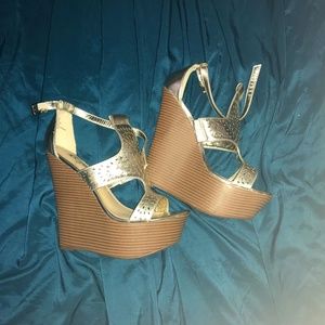 Women’s Metallic Wedge Sandals
